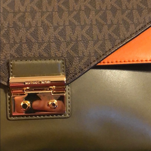 Small crossbody Michael Kohl’s purse - Picture 3 of 3